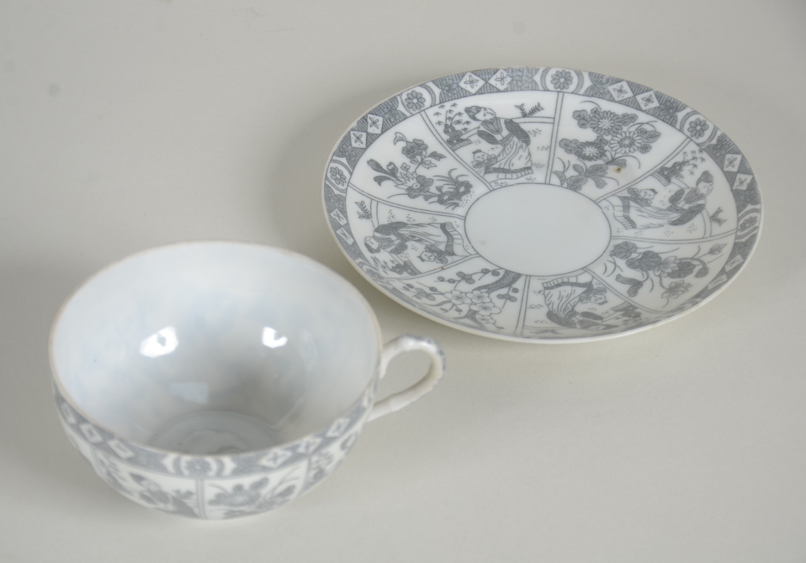 Aparelho de chá de porcelana japonesa "casca de ovo", decorado com... - foto 5 de 11