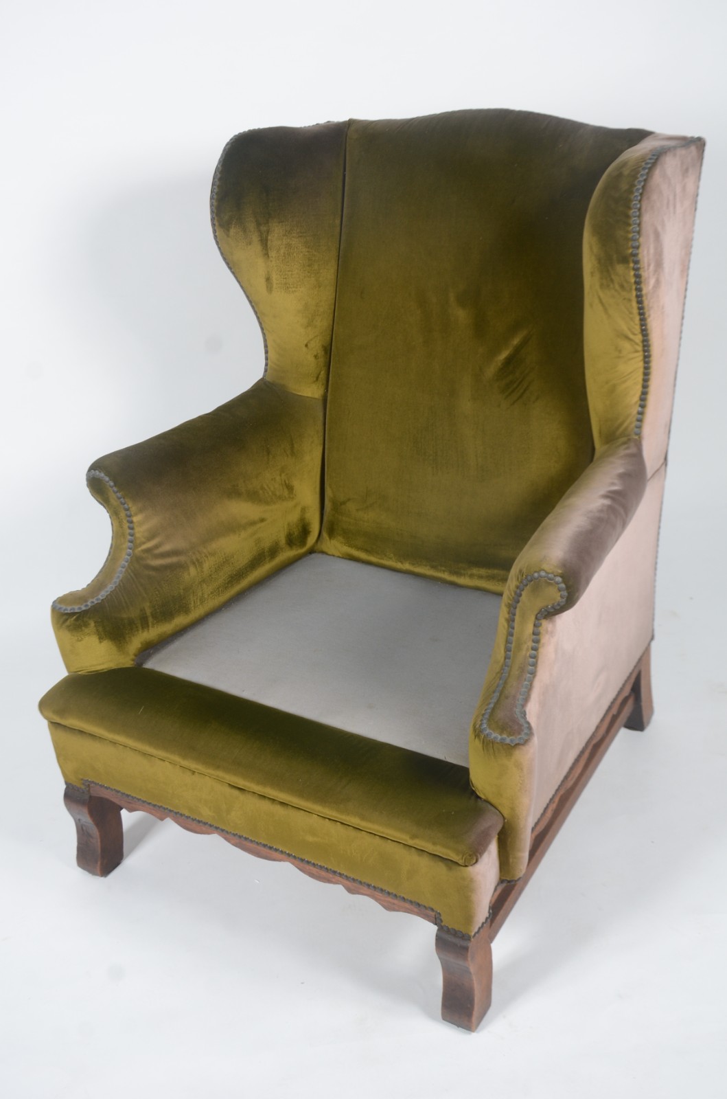 Bergere com estrutura de madeira nobre, estofada e forrada em tecido... - foto 2 de 9