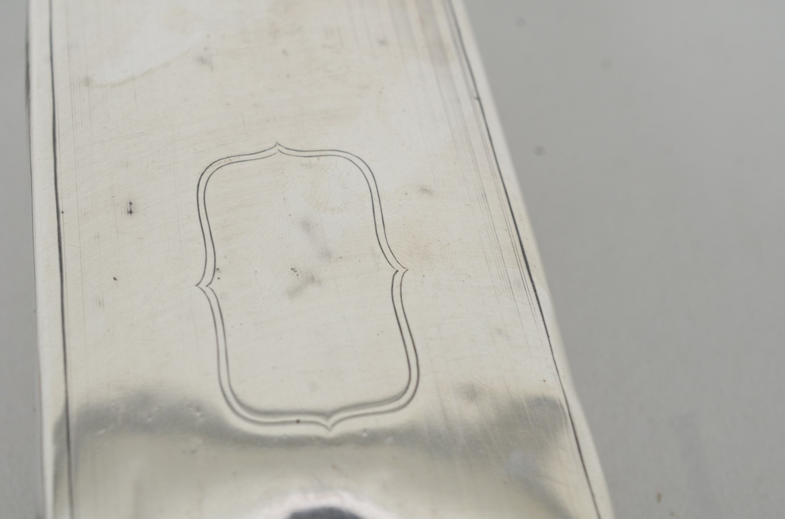 Conjunto de toilette de prata Sterling, sendo: 2 escovas e 1 espelho... - foto 5 de 8