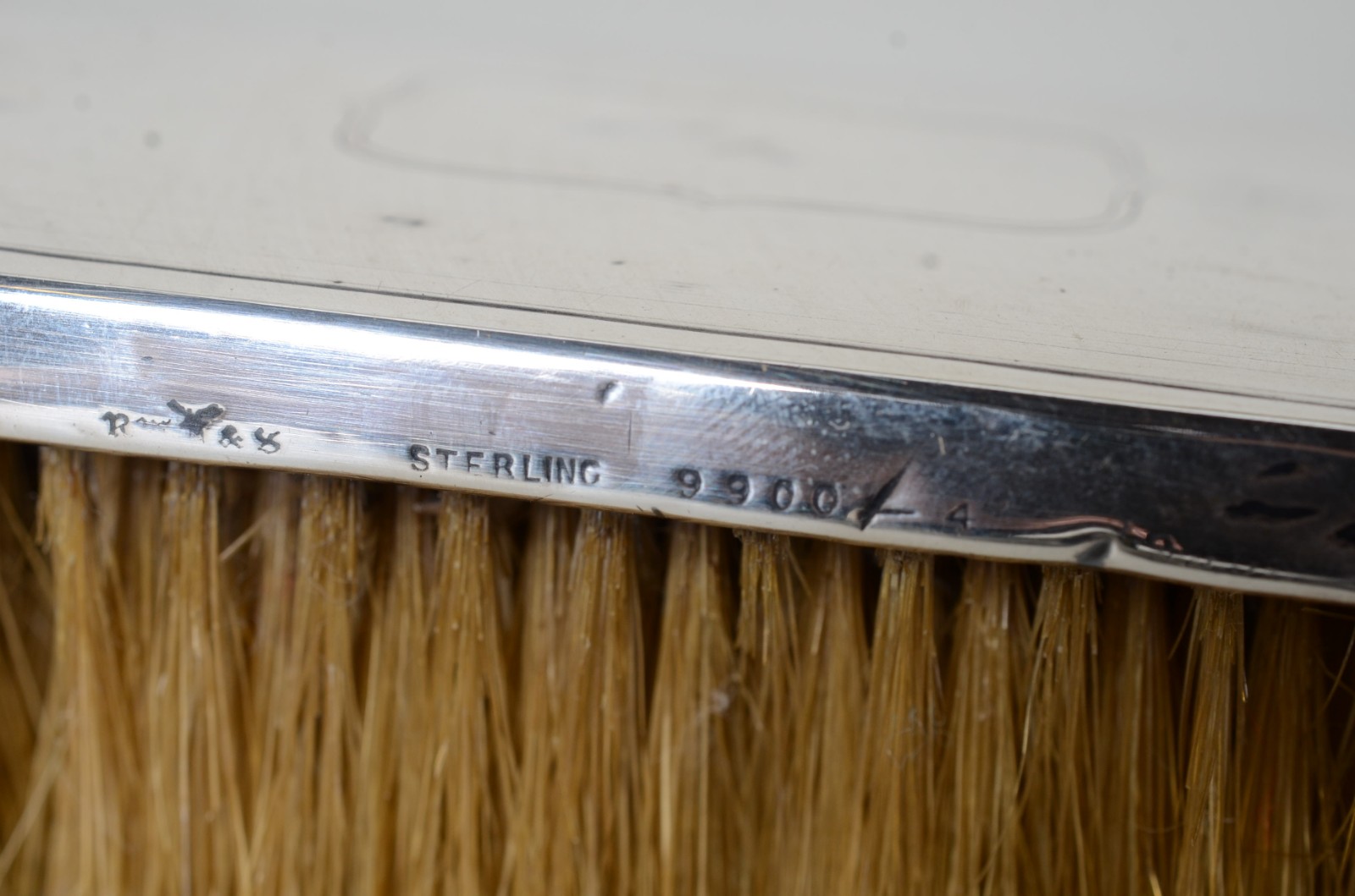 Conjunto de toilette de prata Sterling, sendo: 2 escovas e 1 espelho... - foto 6 de 8