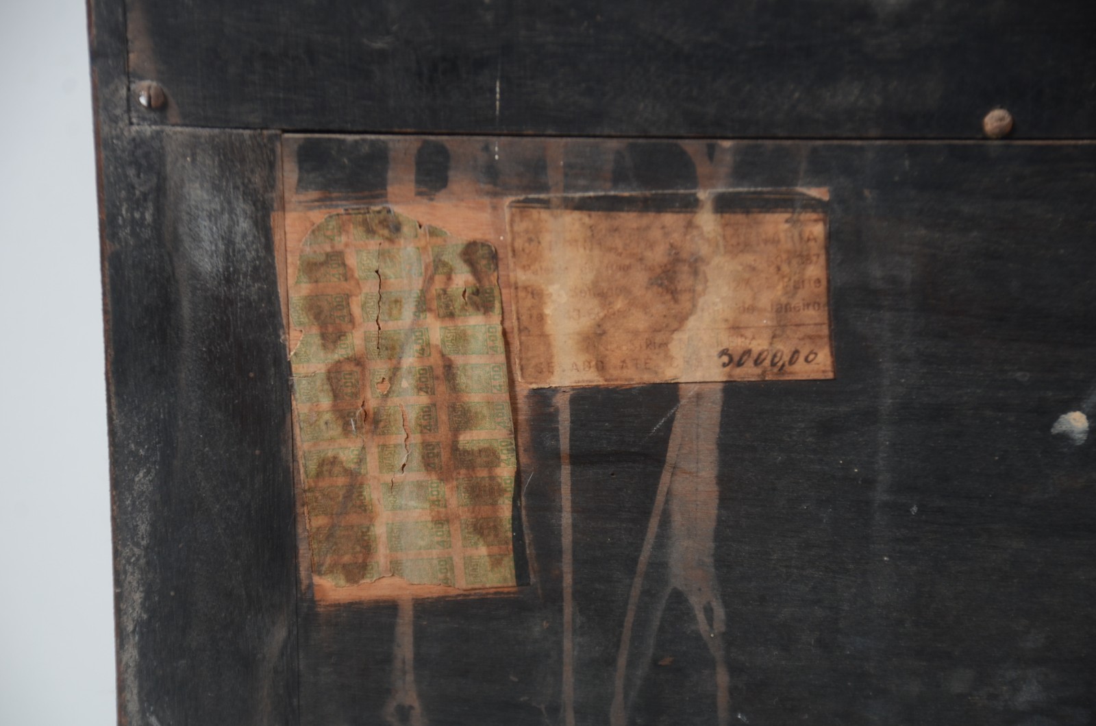 Escrivaninha de madeira nobre, tampo articulado, 2 gavetinhas com... - foto 10 de 11