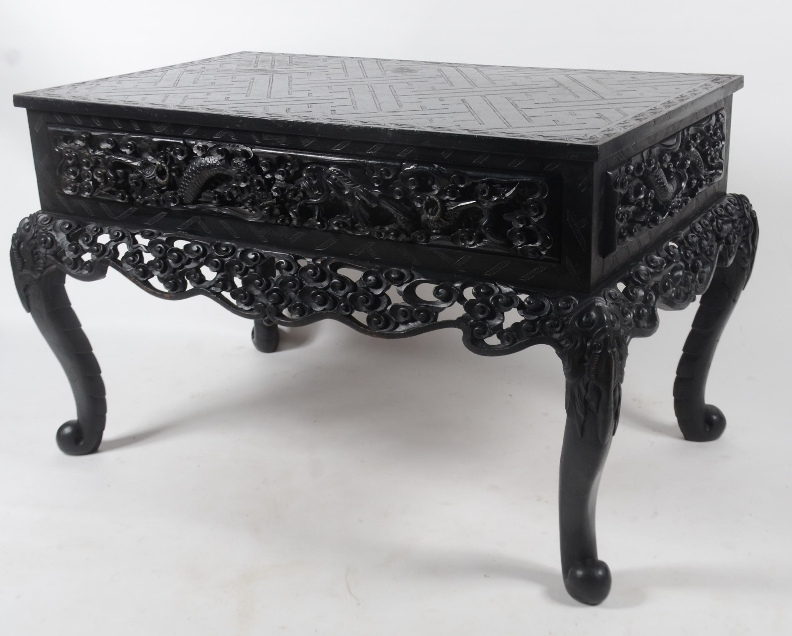 Mesa de encostar de madeira nobre, estilo oriental, tampo retangular... - foto 1 de 11