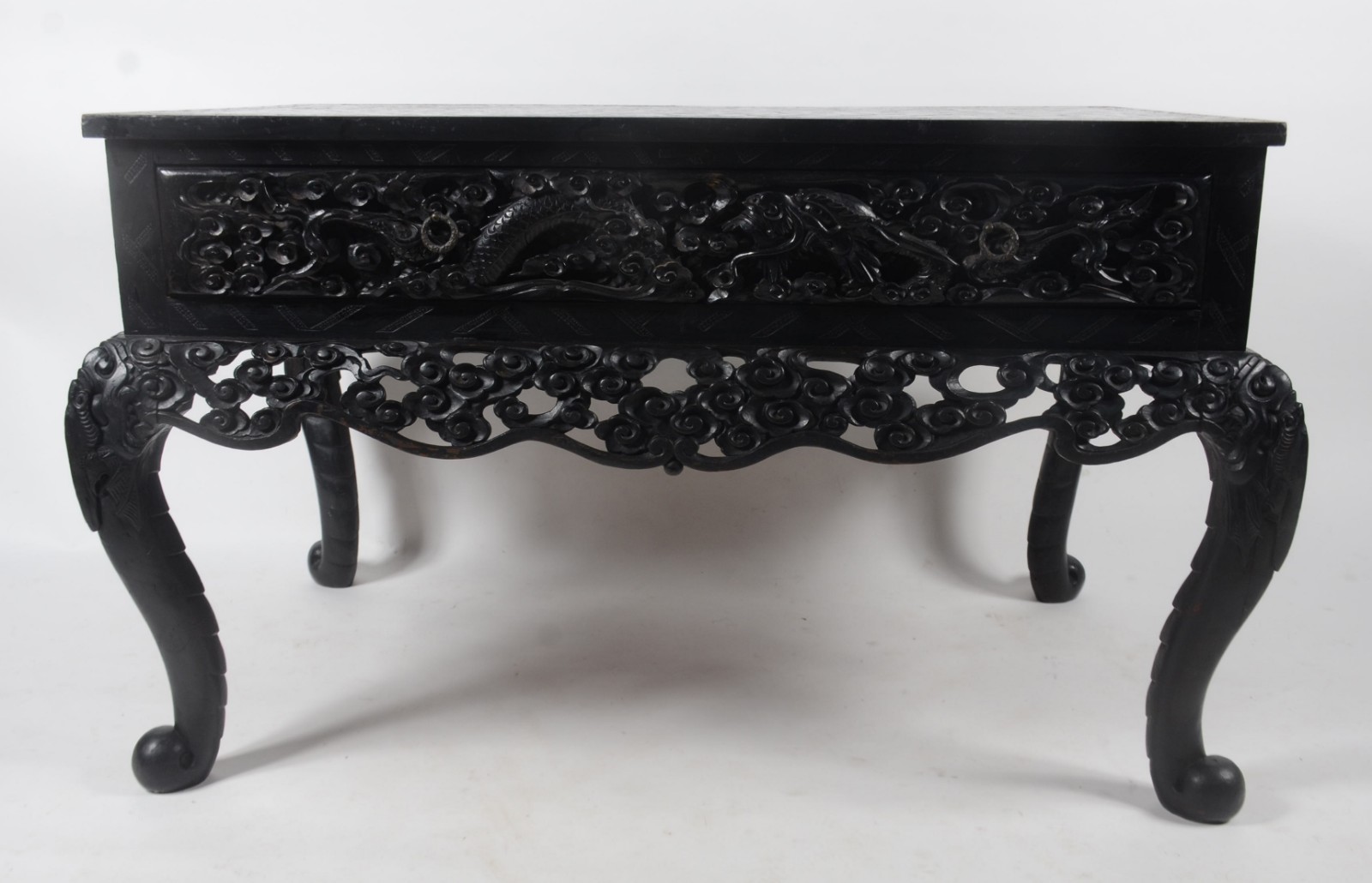 Mesa de encostar de madeira nobre, estilo oriental, tampo retangular... - foto 2 de 11