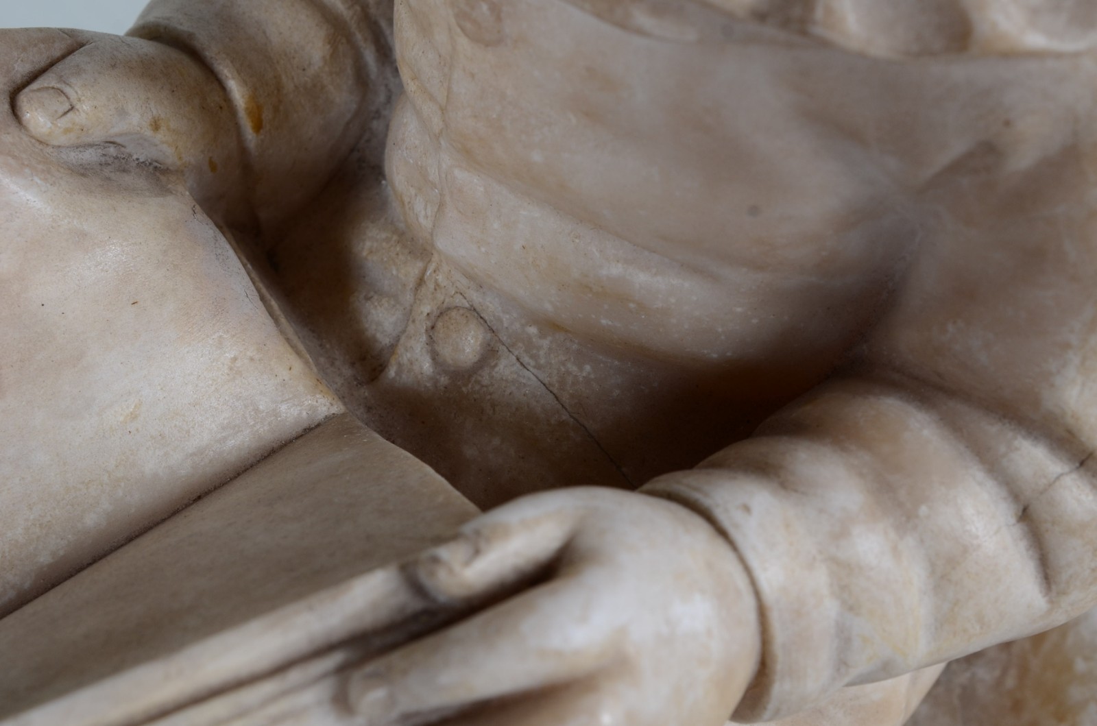 Escultura de mármore europeu ricamente elaborada, representando... - foto 11 de 11