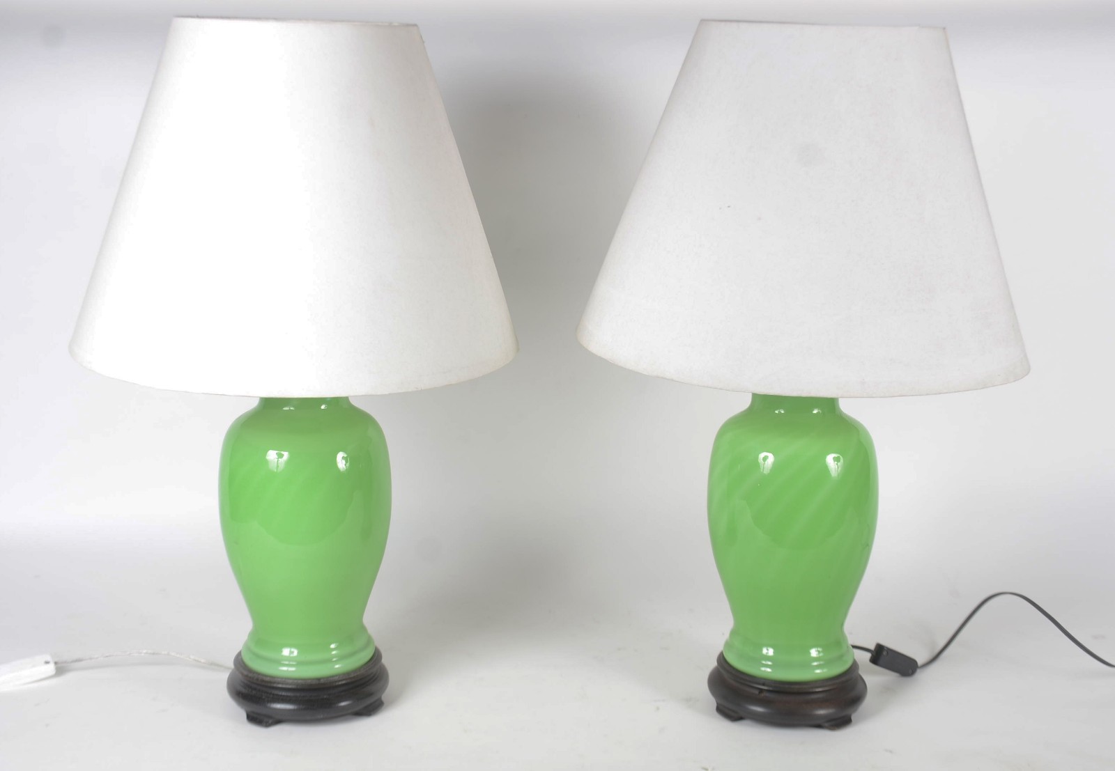 Par de abatjoures de vidro estilo murano na cor verde, bases de... - foto 1 de 4