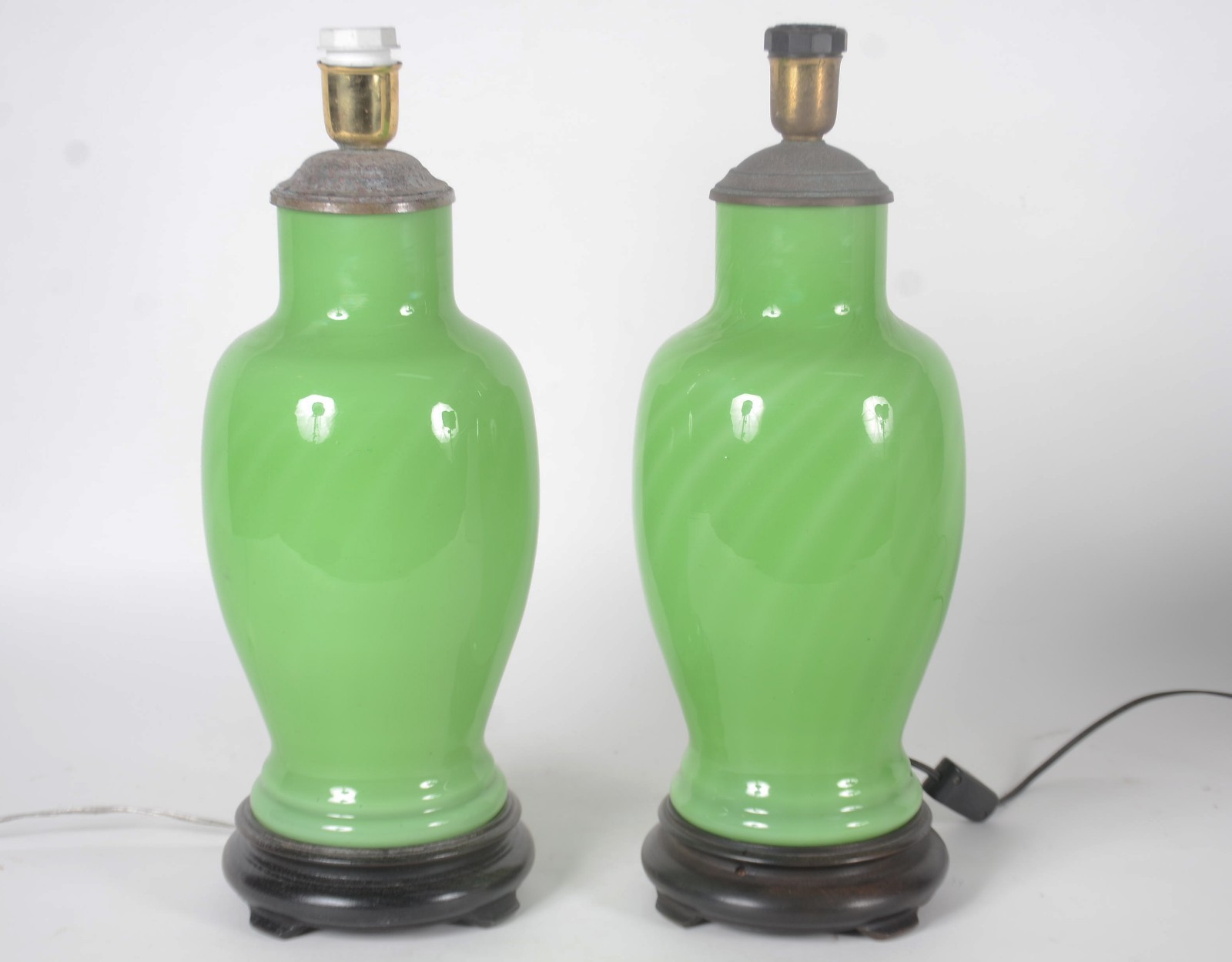Par de abatjoures de vidro estilo murano na cor verde, bases de... - foto 2 de 4