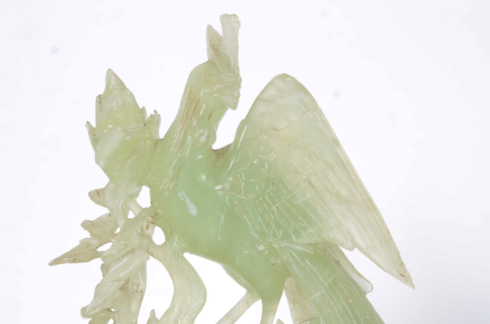 Duas peças de jade oriental sendo uma escultura com pássaro e um... - foto 9 de 11