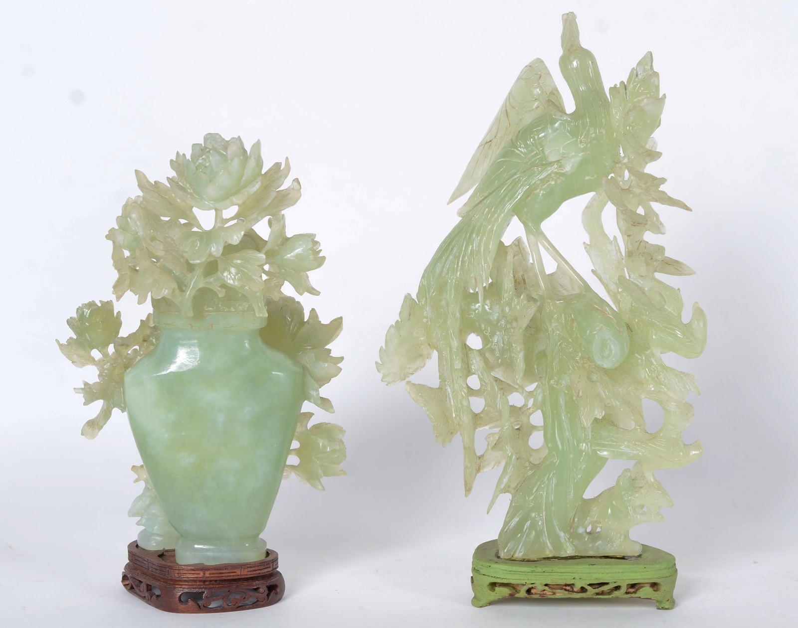 Duas peças de jade oriental sendo uma escultura com pássaro e um... - foto 11 de 11