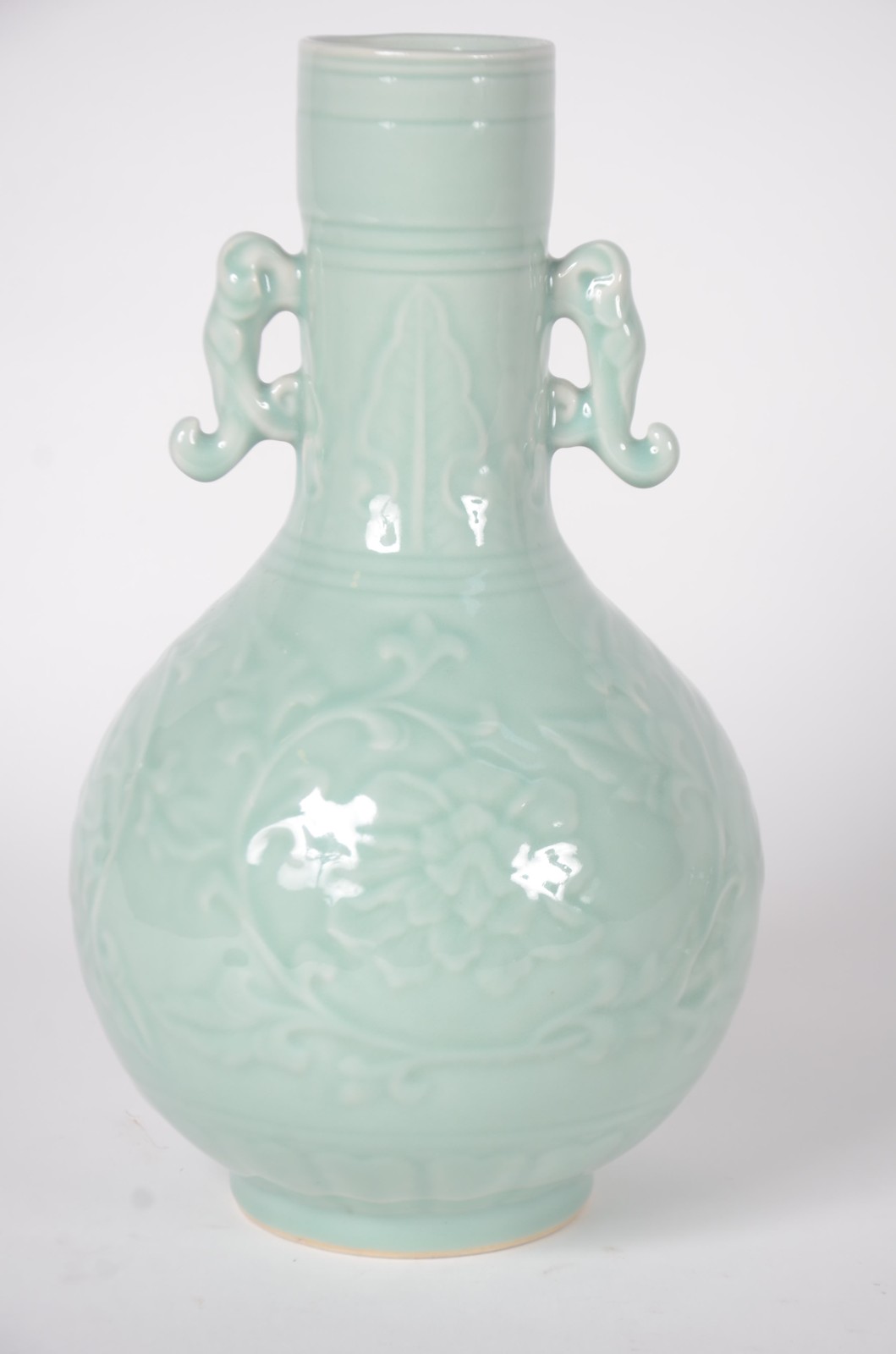 Duas peças de porcelana chinesa na cor verde Celadon, sendo: vaso e... - foto 5 de 8
