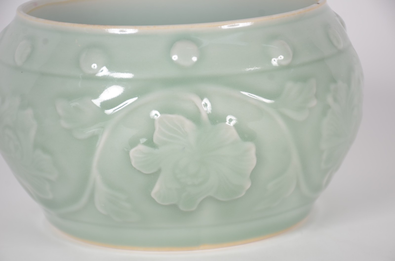 Duas peças de porcelana chinesa na cor verde Celadon, sendo: vaso e... - foto 6 de 8
