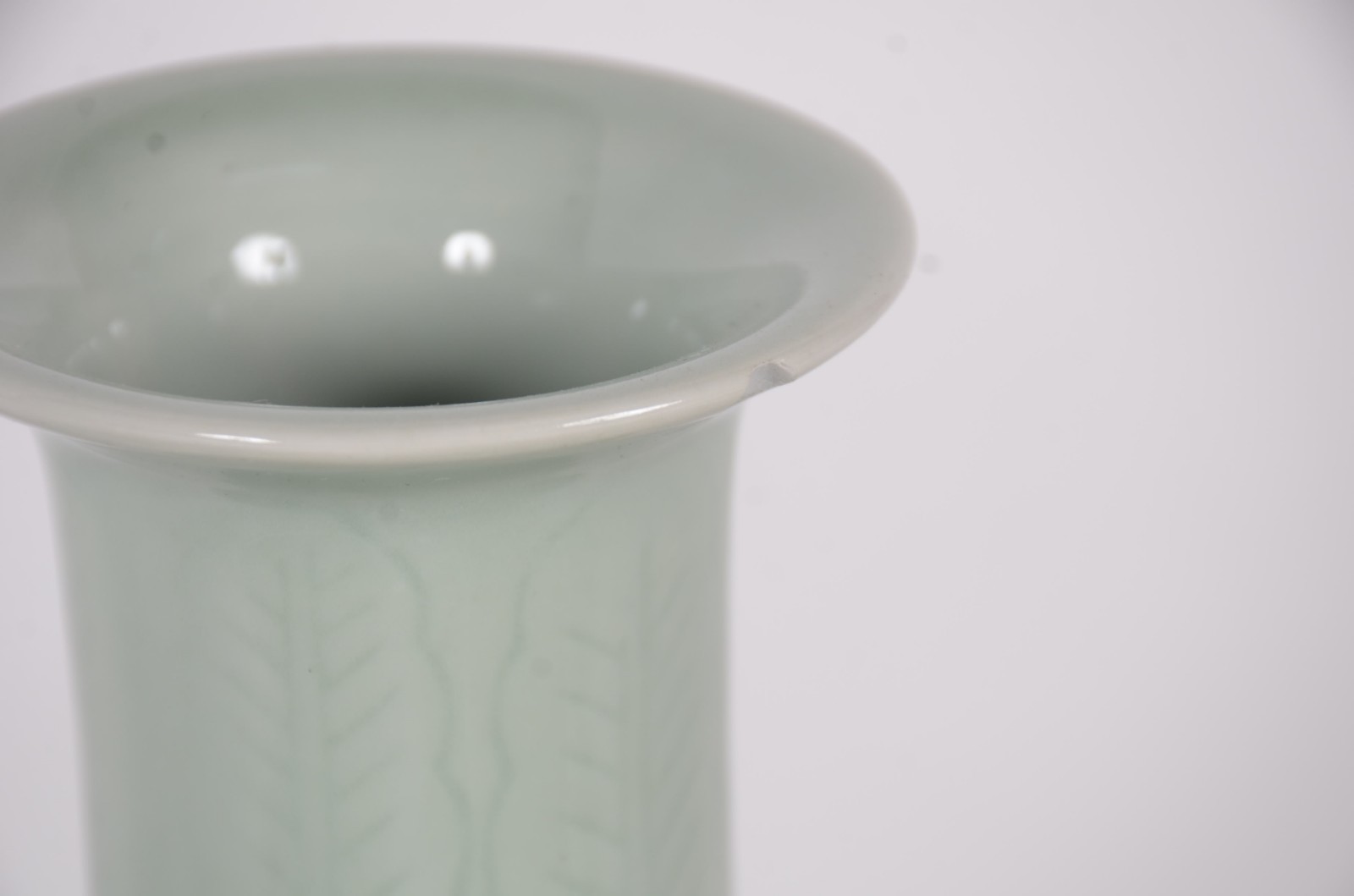 Oito peças diversas de porcelana chinesa na cor verde Celadon, sendo... - foto 8 de 11