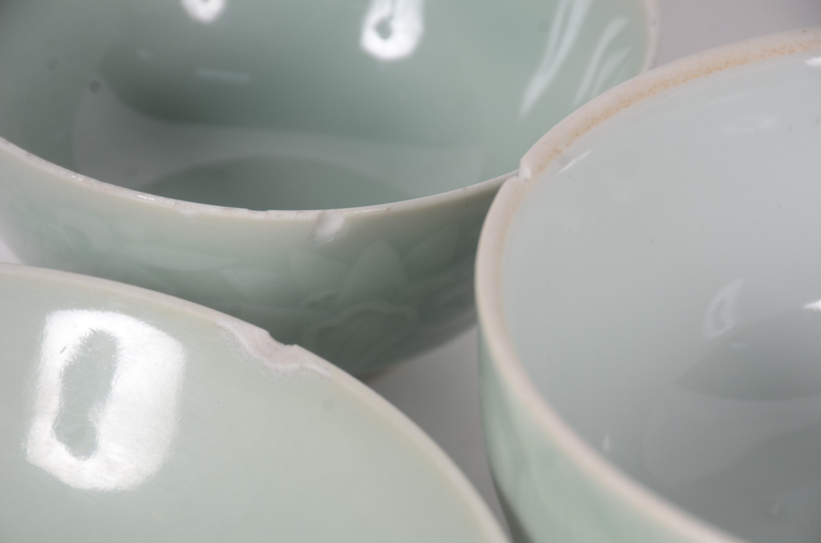 Oito peças diversas de porcelana chinesa na cor verde Celadon, sendo... - foto 9 de 11