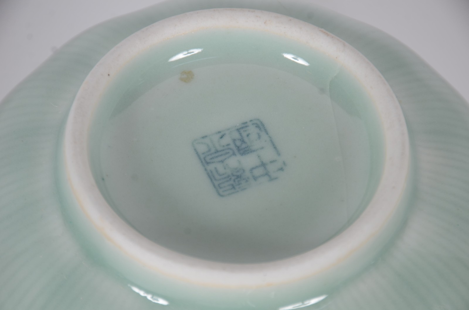 Oito peças diversas de porcelana chinesa na cor verde Celadon, sendo... - foto 11 de 11