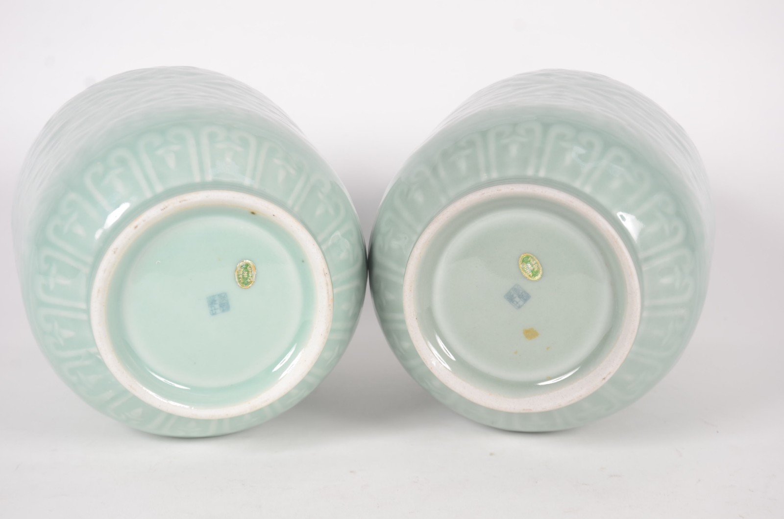 Par de vasos de porcelana chinesa na cor verde Celadon. - foto 5 de 7