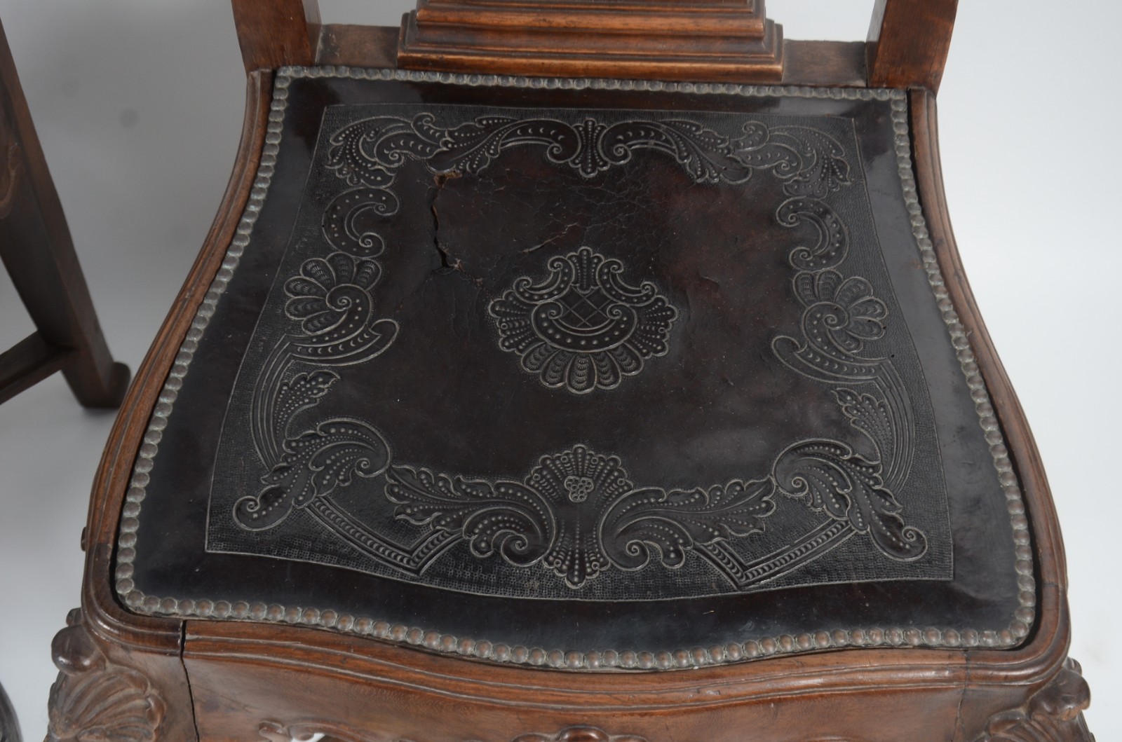 Conjunto com oito cadeiras de madeira nobre, estilo Dom José... - foto 4 de 11