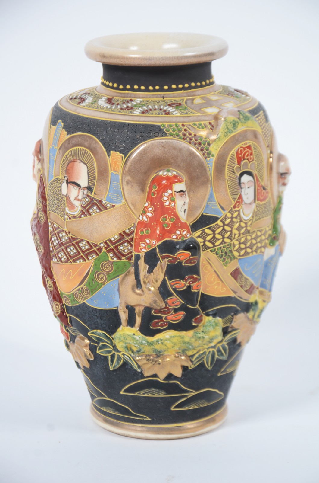 Vaso de faiança japonesa Satzuma decorado com figuras típicas em... - foto 1 de 7