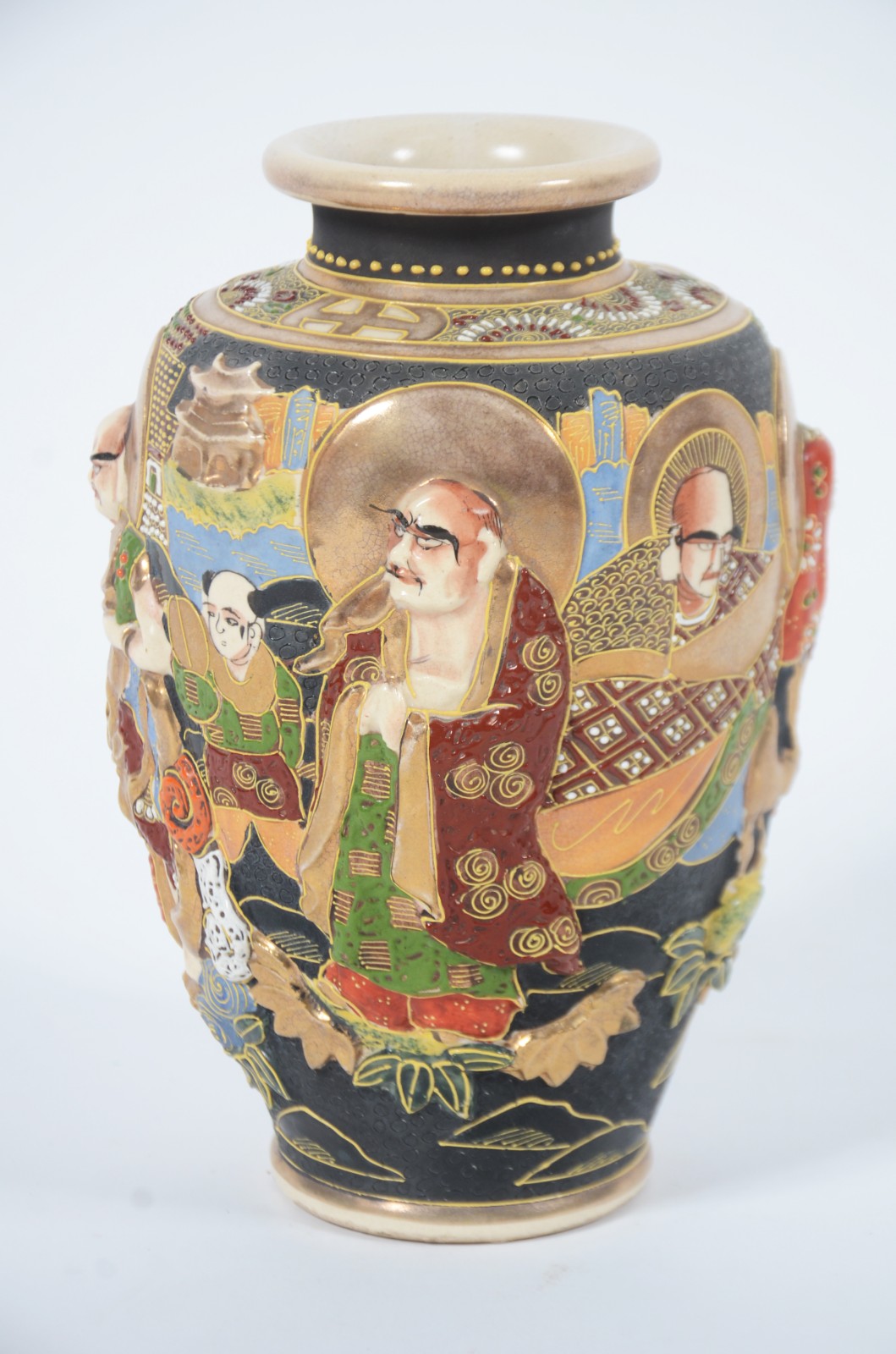 Vaso de faiança japonesa Satzuma decorado com figuras típicas em... - foto 4 de 7