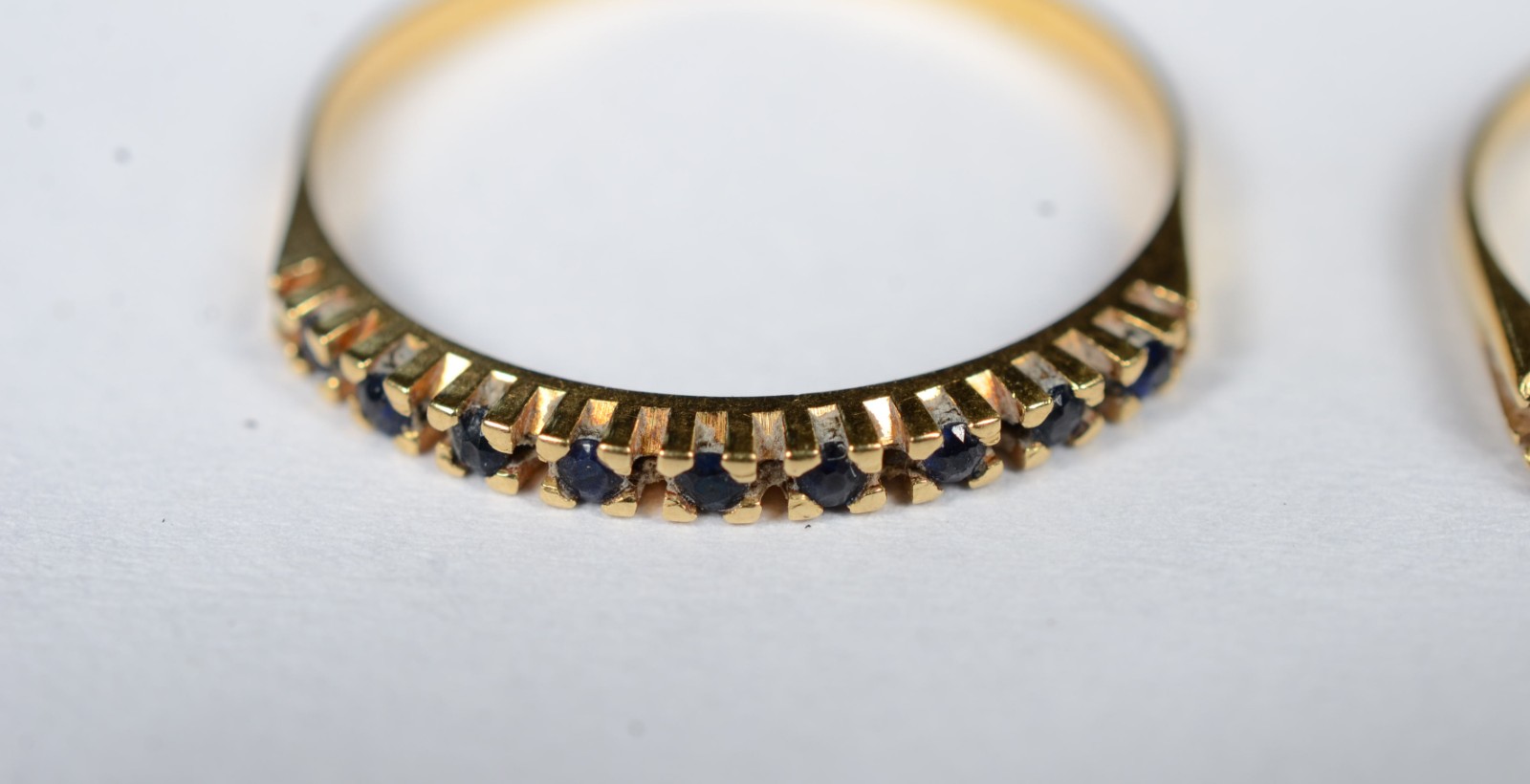 Conjunto de 3 alianças de ouro 18k., contraste 750, sendo : uma com... - foto 6 de 8
