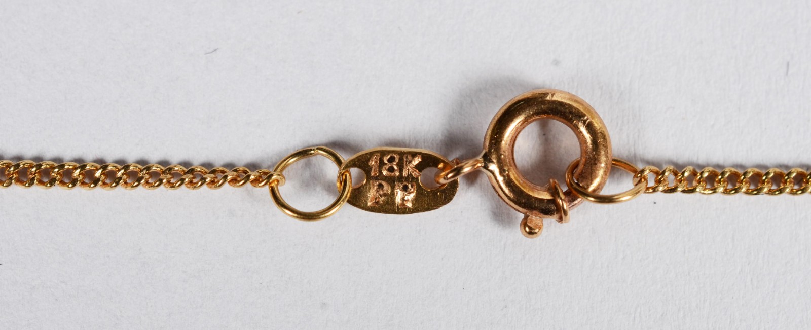 Colar com pendente de ouro 18 k., feitio abelinha com brilhantes nas... - foto 5 de 7