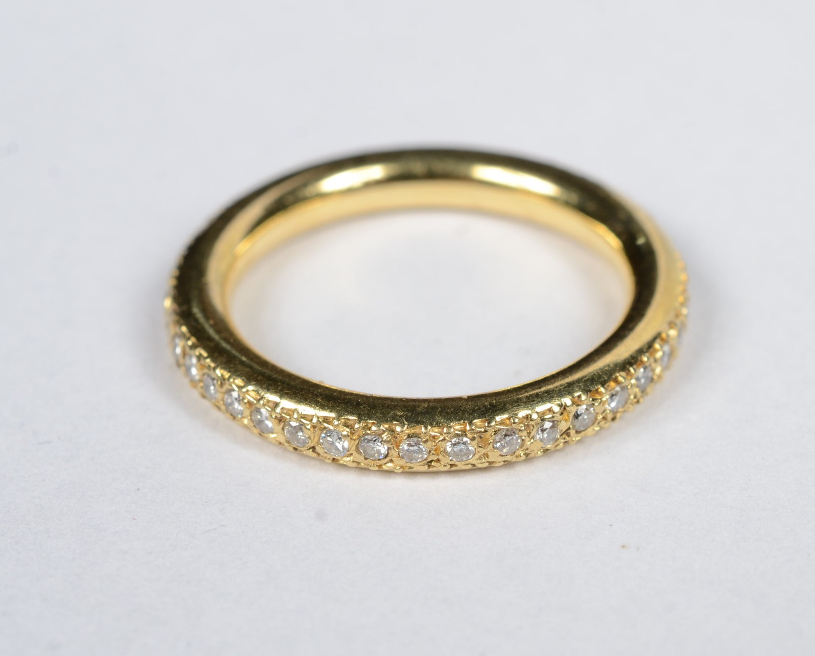 Aliança de ouro 18 k., contraste 750 cravejado com 40 diamantes, aro... - foto 1 de 6