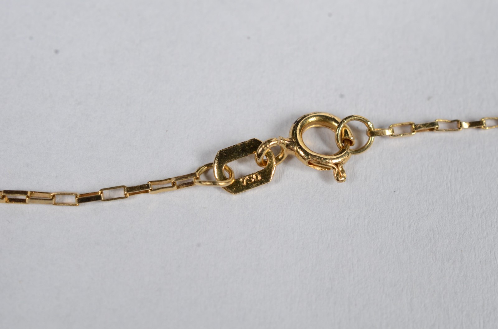 Colar de ouro 18 k., contraste 750 feitio, pendente com safiras e... - foto 5 de 7