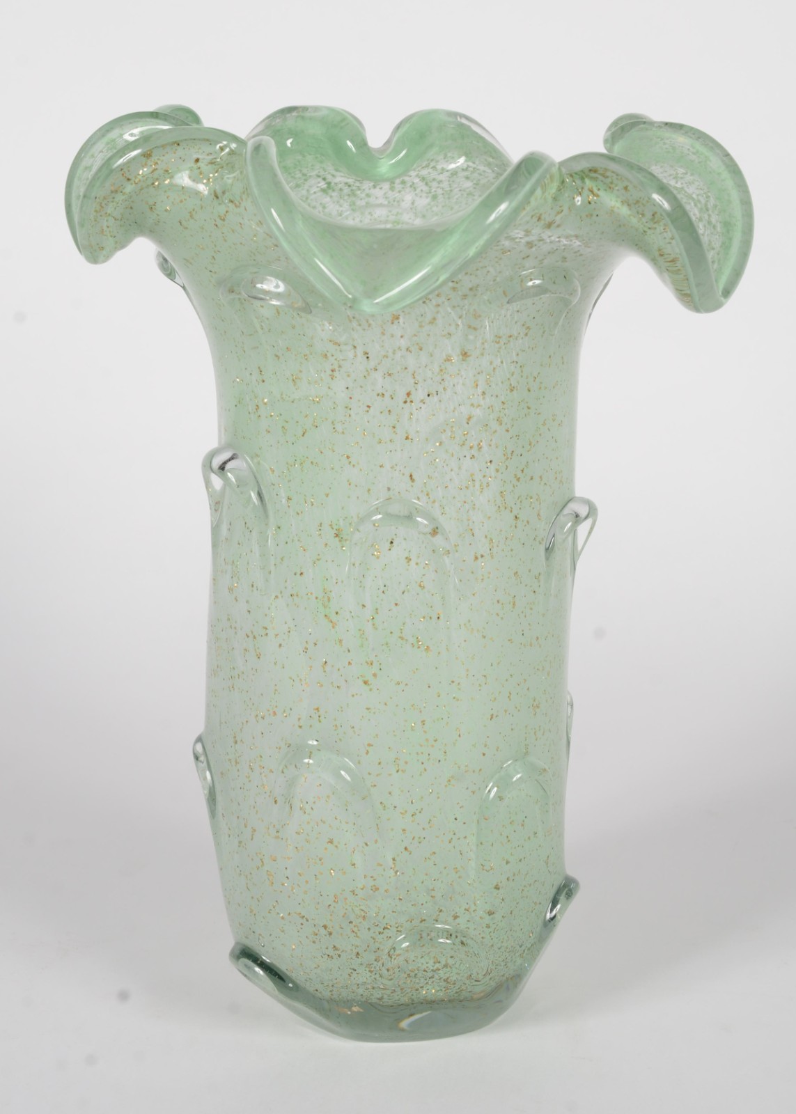Vaso de vidro decorativo na cor verde com relevos, borda trabalhada... - foto 1 de 4