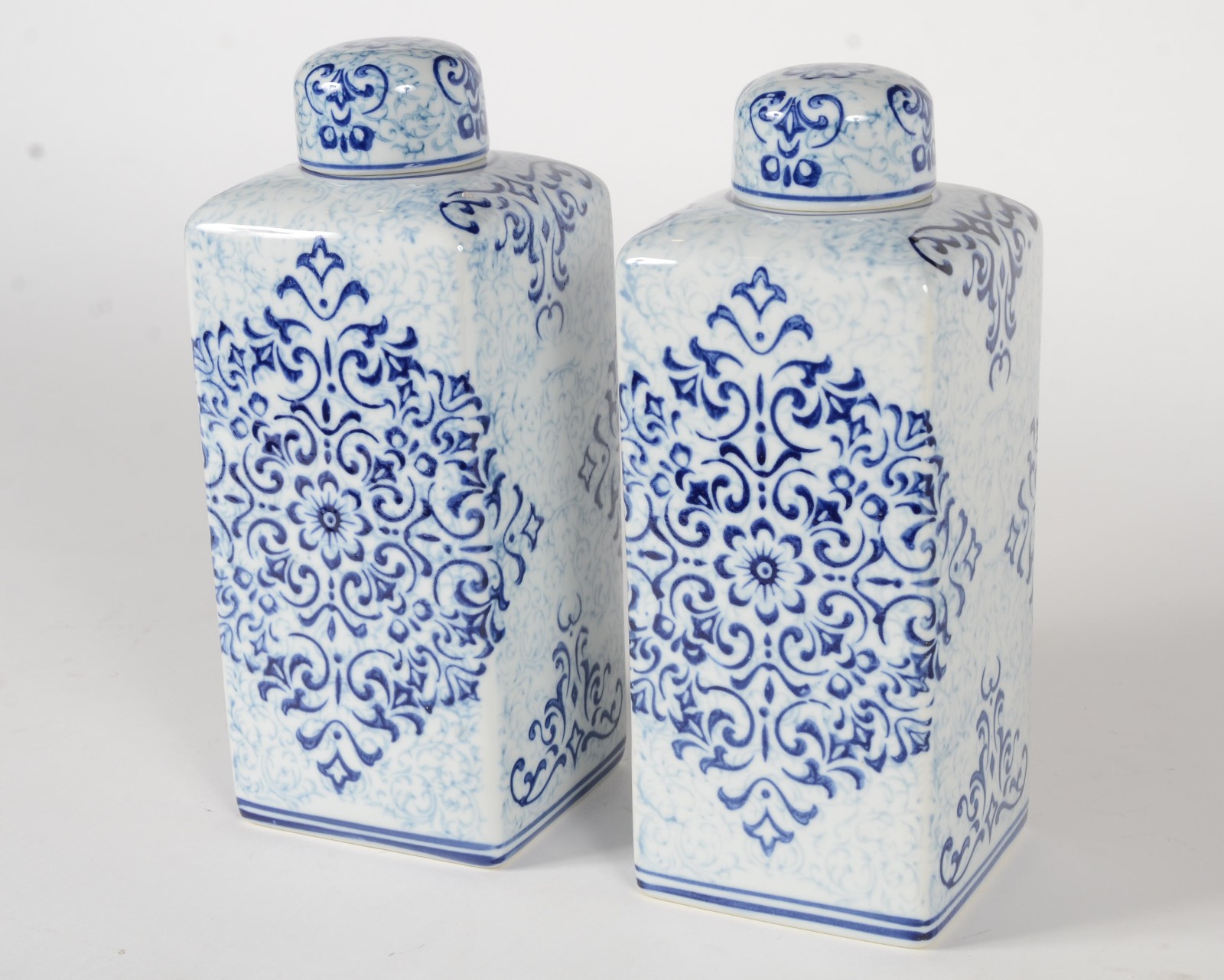 Par de potiches de porcelana chinesa decorados com guirlandas em azul... - foto 2 de 8