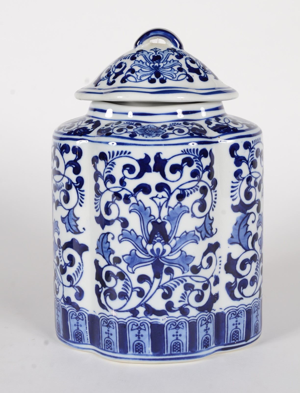 Potiche de porcelana chinesa decorado com guirlandas em azul e... - foto 1 de 8