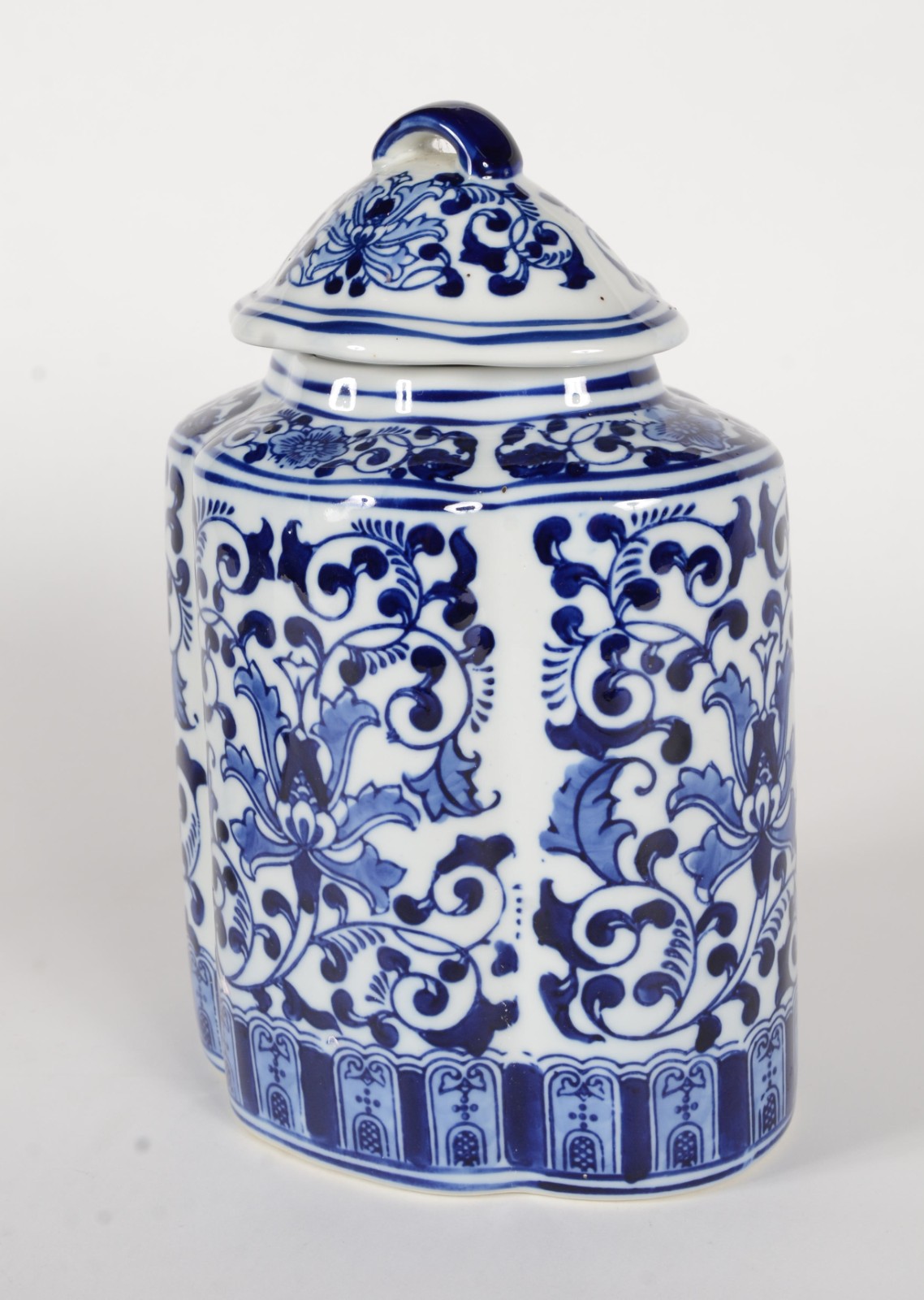 Potiche de porcelana chinesa decorado com guirlandas em azul e... - foto 3 de 8