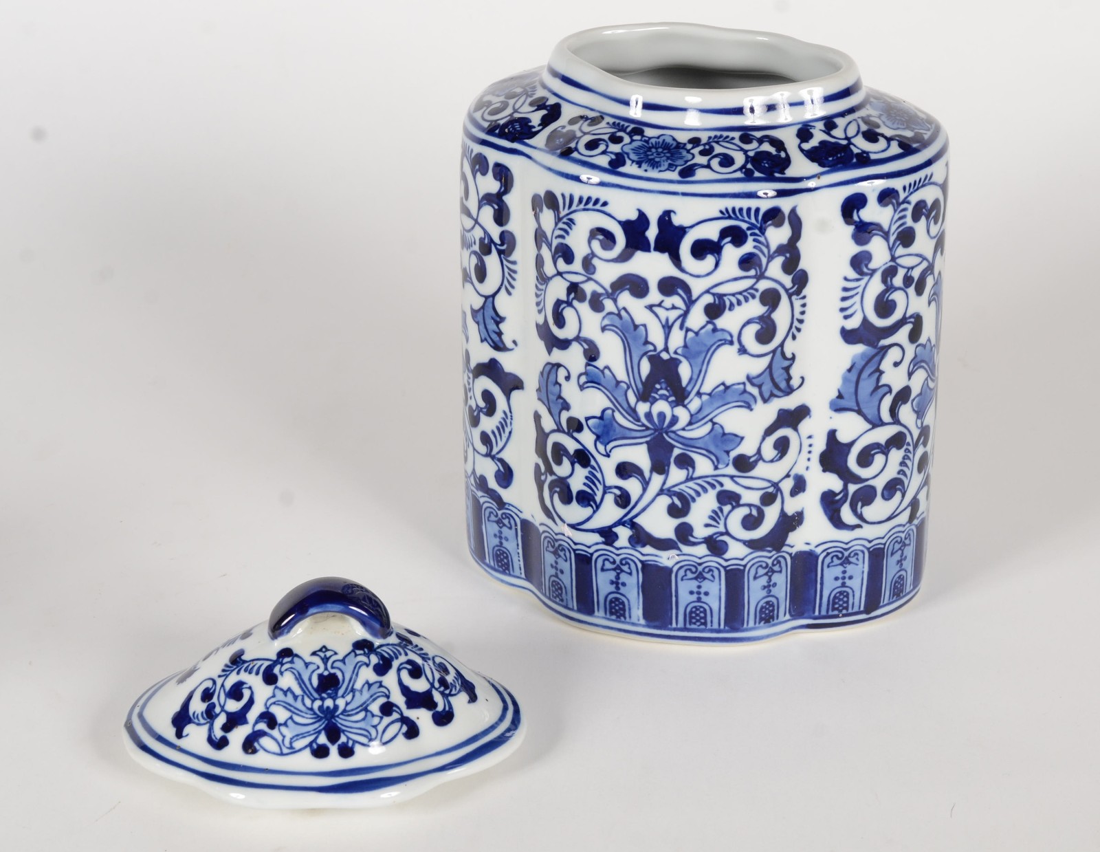 Potiche de porcelana chinesa decorado com guirlandas em azul e... - foto 5 de 8