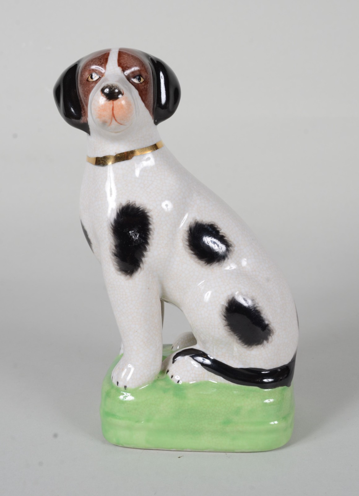 Escultura de porcelana policromada representando cachorro. - foto 1 de 6
