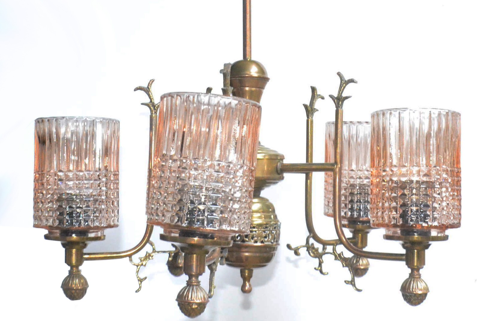 Lustre de metal dourado para 5 luzes, cúpulas de vidro. - foto 1 de 8