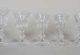 Val Saint Lambert (1826),  - Serviço de cristal belga facetado, base sextavada, composto de: 5 taças para água, 6 para champagne, 2 para vinho branco, 7 para vinho tinto e 1 para 