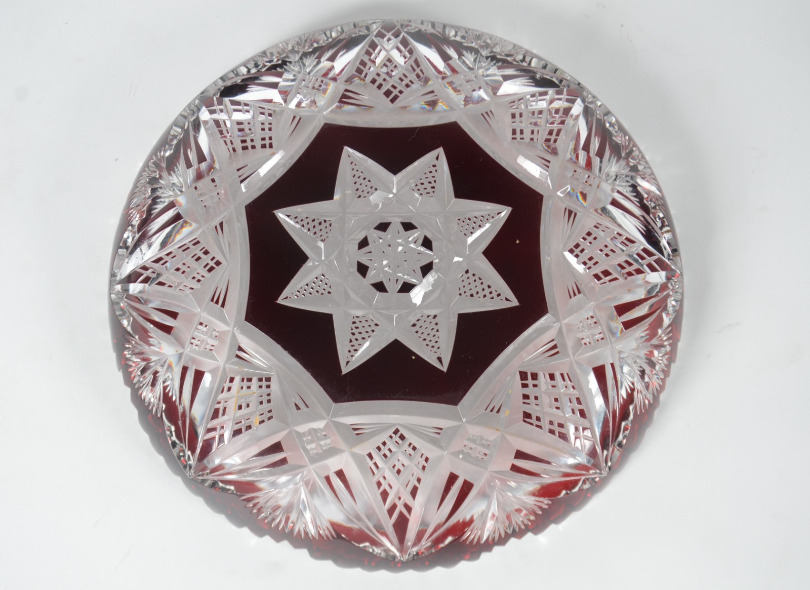 Centro de mesa de cristal lapidado doublé rubi, borda dentada... - foto 8 de 11