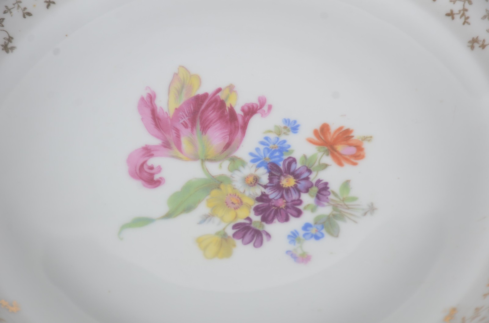 Centro de mesa de porcelana da Bavaria branca, borda com guirlandas... - foto 3 de 6