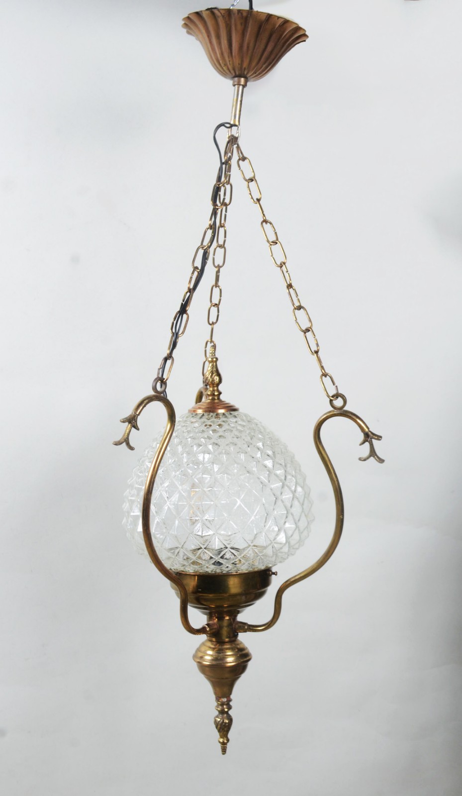 Lanterna de teto de metal dourado, cúpula de vidro lapidado. - foto 2 de 7
