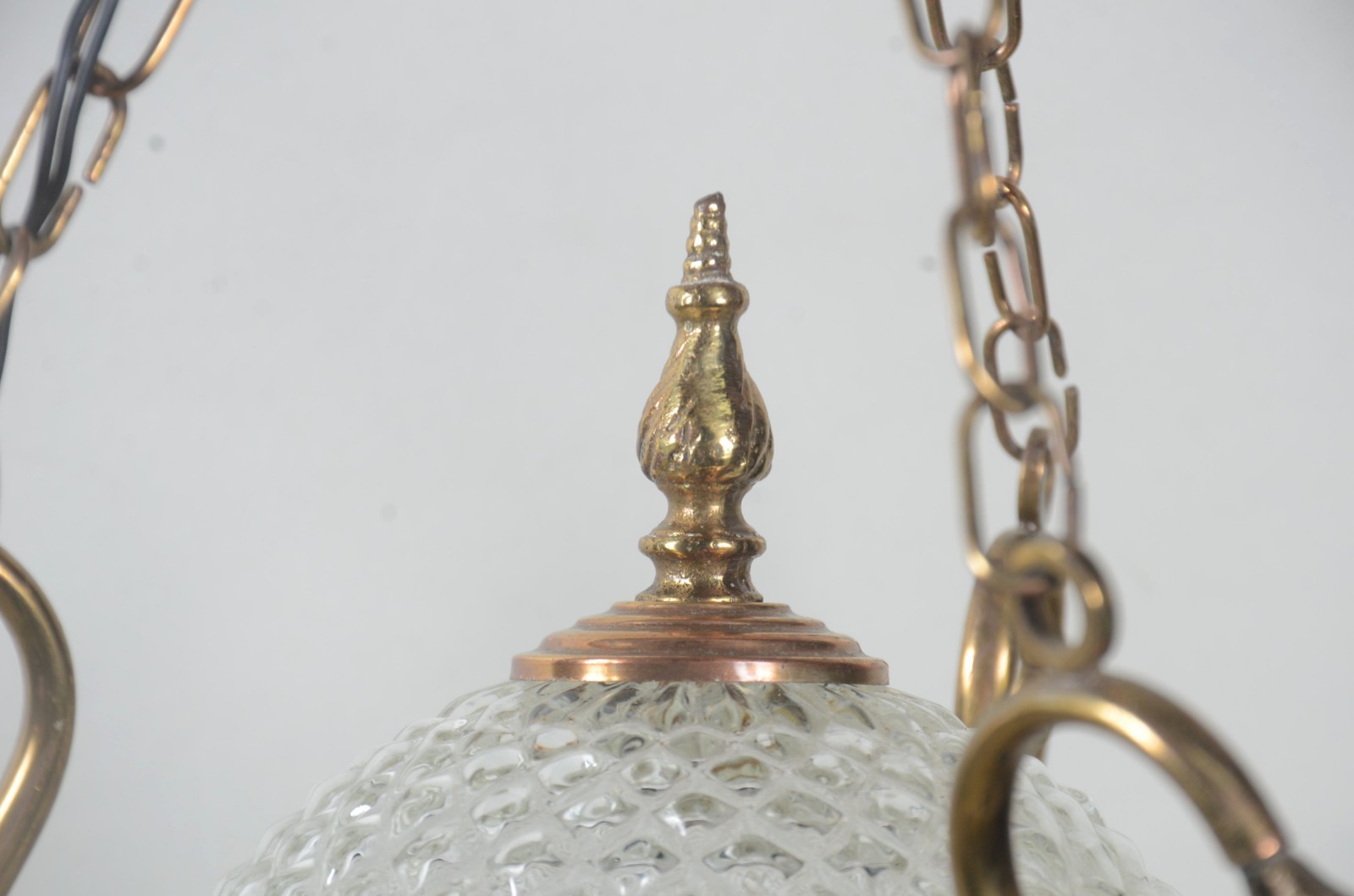 Lanterna de teto de metal dourado, cúpula de vidro lapidado. - foto 7 de 7