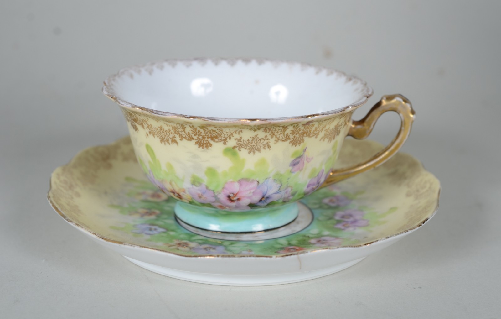 Duas peças diversas, sendo: Serviço para chá e café de porcelana B&D... - foto 5 de 11