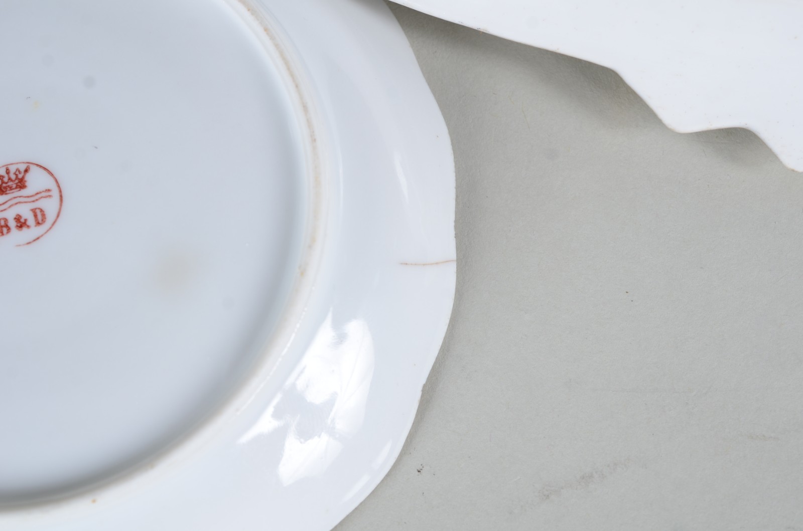 Duas peças diversas, sendo: Serviço para chá e café de porcelana B&D... - foto 8 de 11