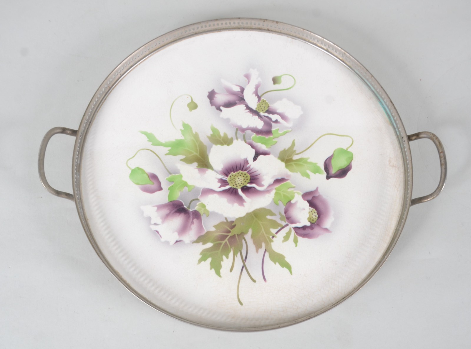 Bandeja de faiança decorada com flores em policromia, gradinha vazada... - foto 1 de 5
