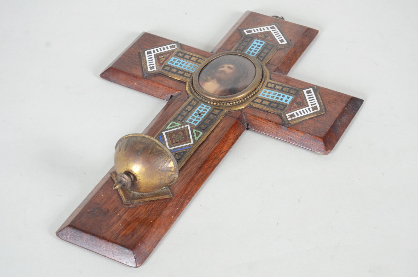 Crucifixo de madeira nobre com metal dourado e policromado, camafeu... - foto 1 de 8
