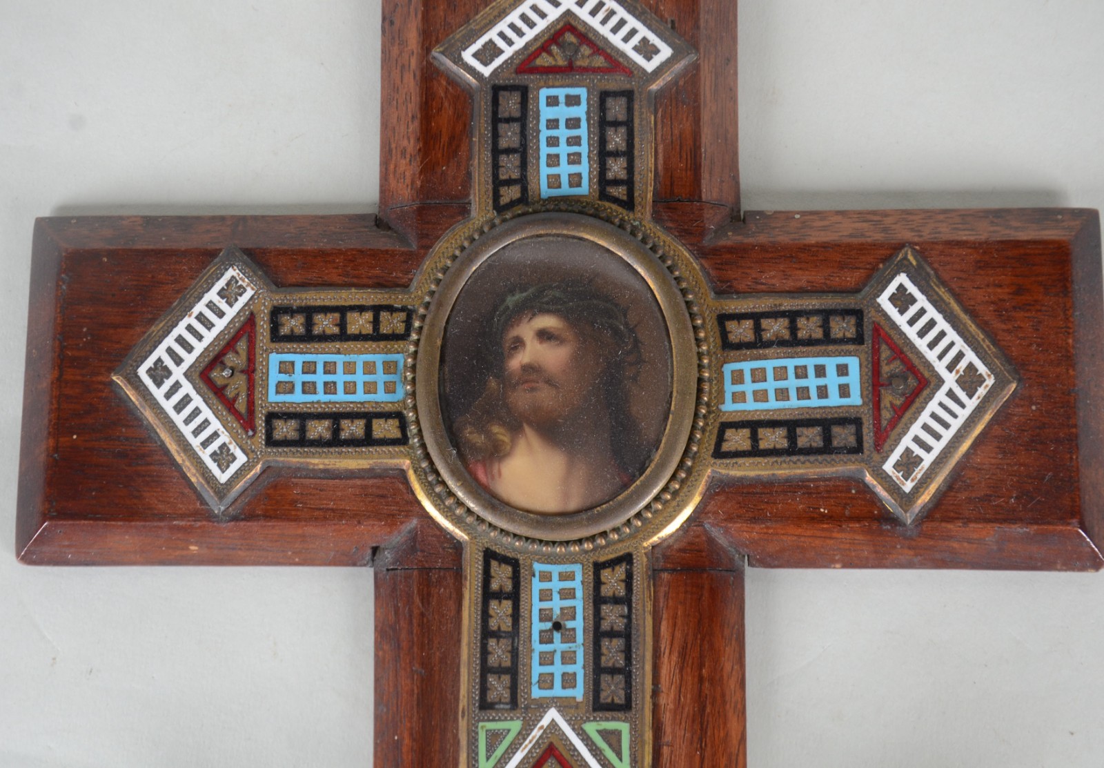 Crucifixo de madeira nobre com metal dourado e policromado, camafeu... - foto 3 de 8