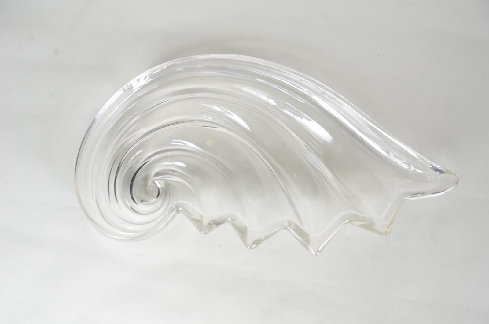Centro de mesa de cristal na forma de caramujo estilizado (lascado na... - foto 1 de 8