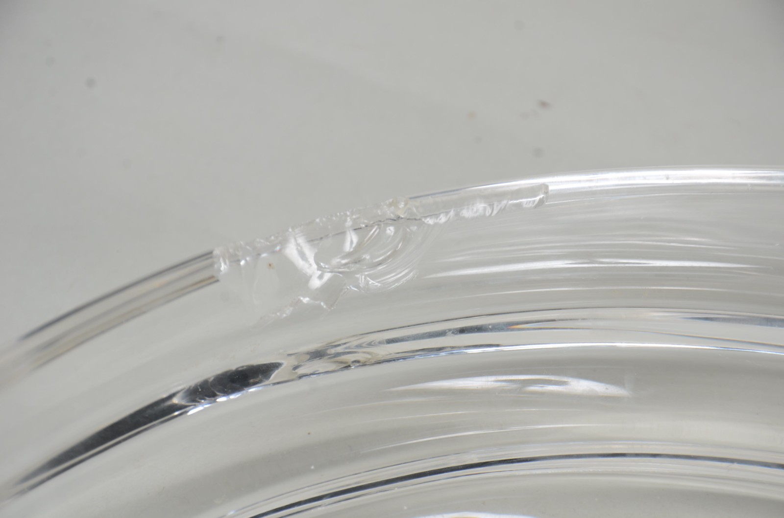 Centro de mesa de cristal na forma de caramujo estilizado (lascado na... - foto 8 de 8
