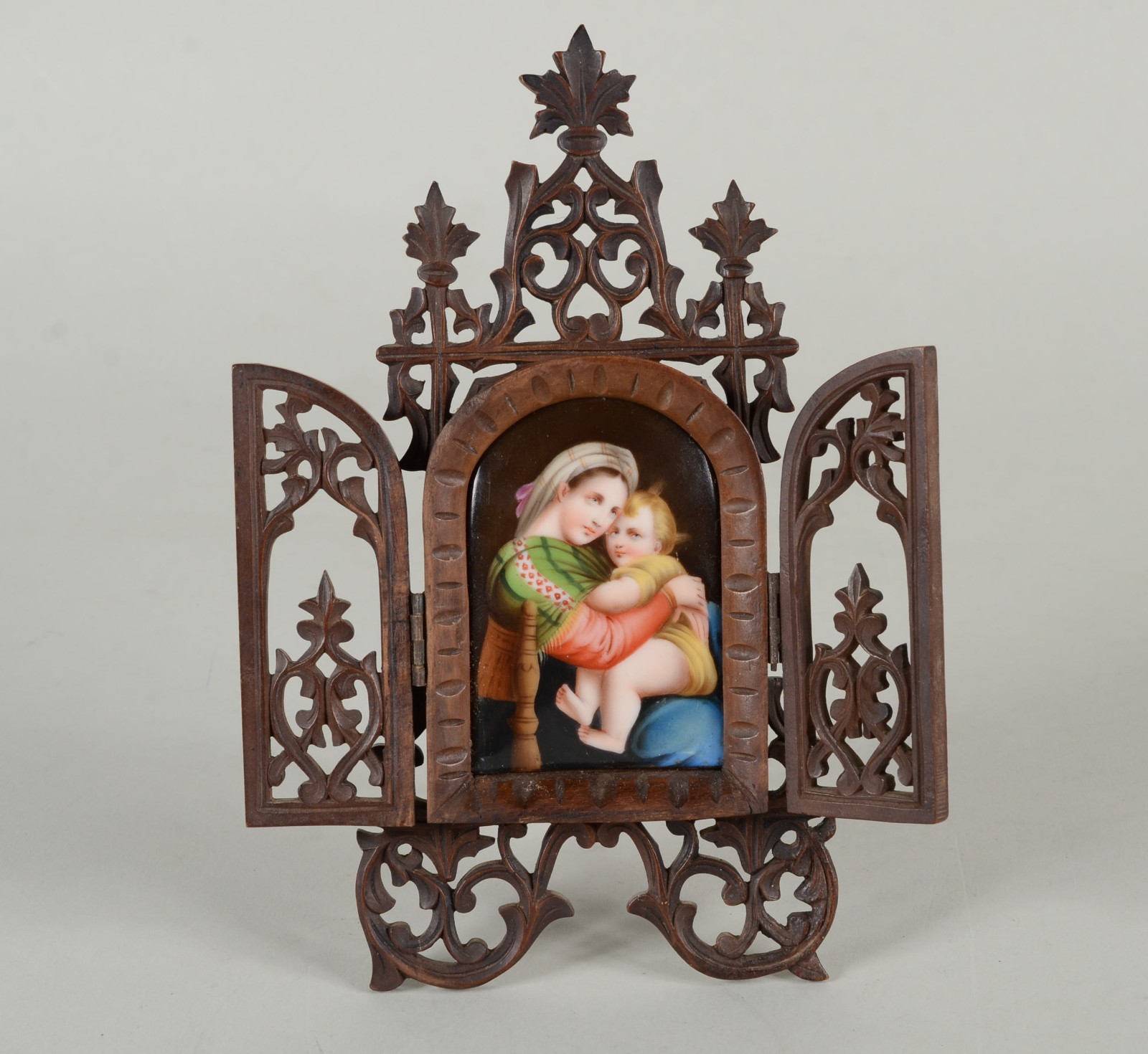 Oratório de viagem - Placa de porcelana decorada com motivo sacro em... - foto 1 de 11