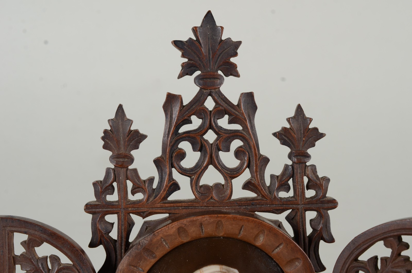 Oratório de viagem - Placa de porcelana decorada com motivo sacro em... - foto 2 de 11