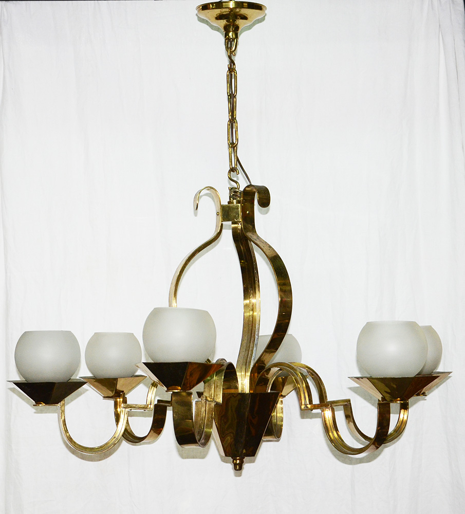 Lustre de metal dourado para 6 luzes, mangas de vidro fosco. Altura 1...