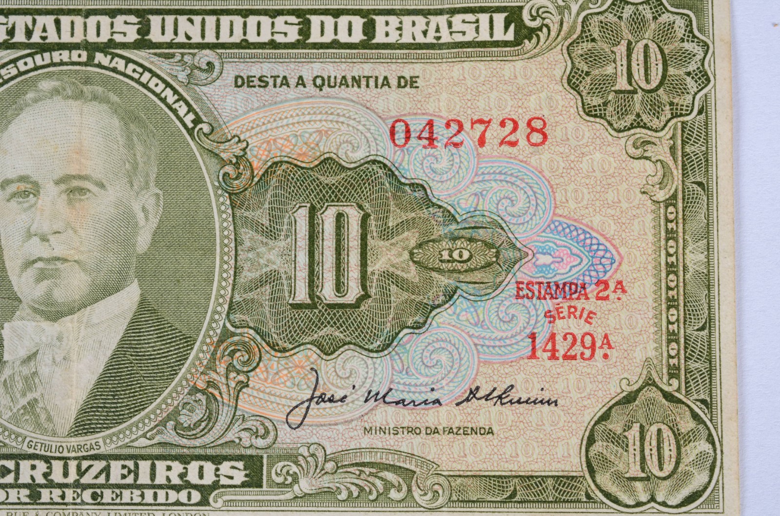 Nota de dez cruzeiros, com assinaturas dos jogadores de futebol. - foto 4 de 8