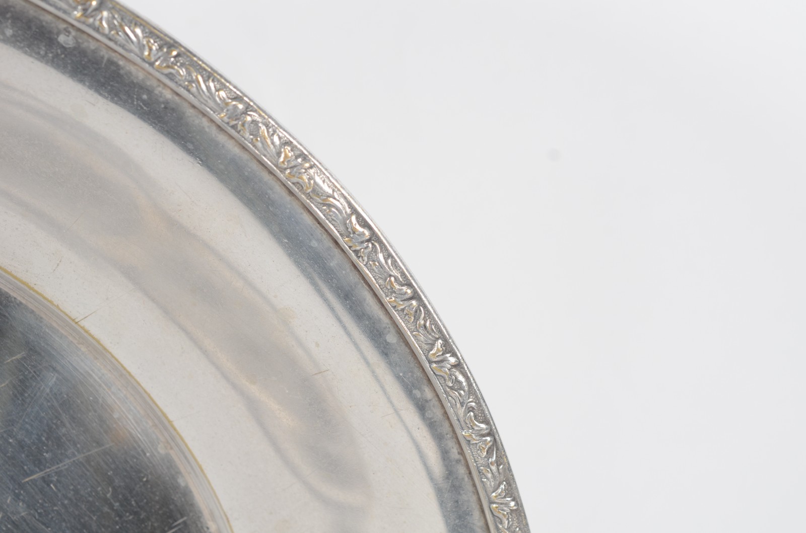 Diversas peças de metal prateado, sendo: bandeja com alças, travessa... - foto 2 de 9