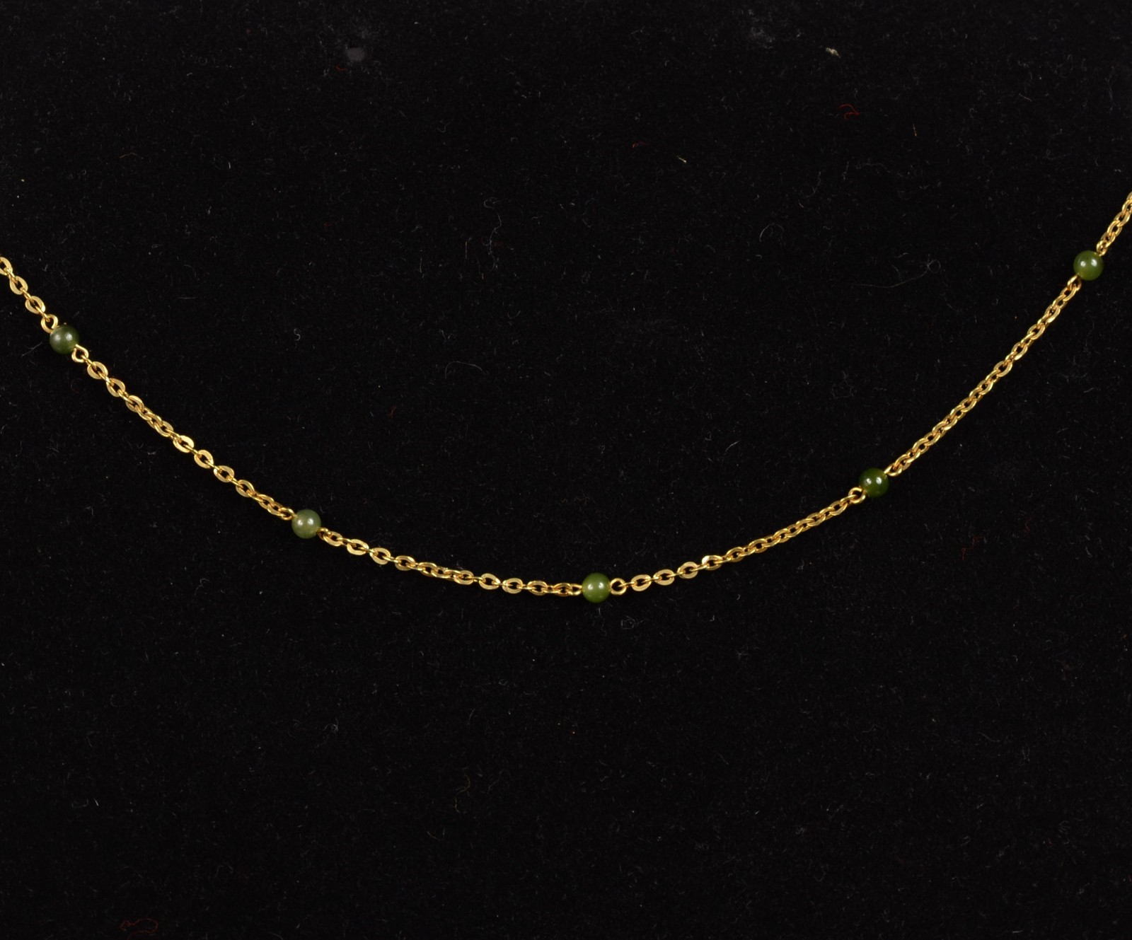 Colar de ouro 18 k com pedras verdes. (Por motivos de segurança a... - foto 4 de 5